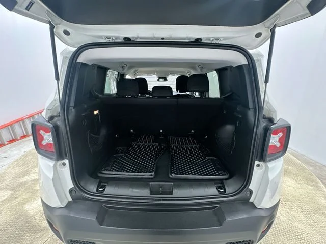 Used 2019 White Jeep Latitude image 20