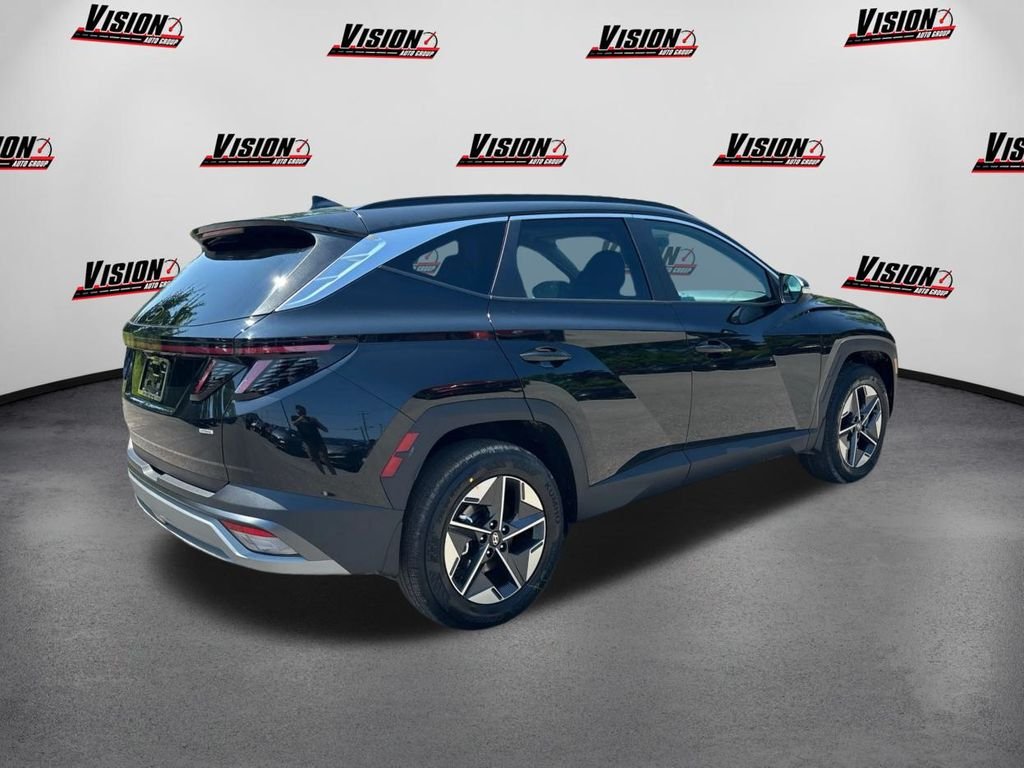 Used 2025 Black Hyundai SEL Convenience image 5