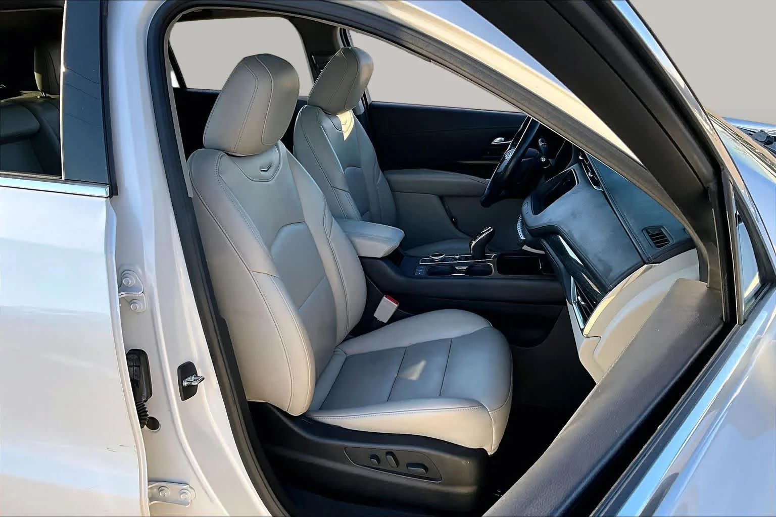 Used 2021 Crystal White Tricoat Cadillac FWD Premium Luxury image 9