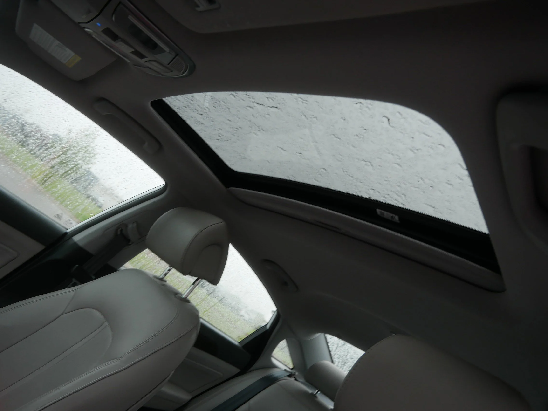 Used 2017 Quartz White Pearl Hyundai Limited image 19
