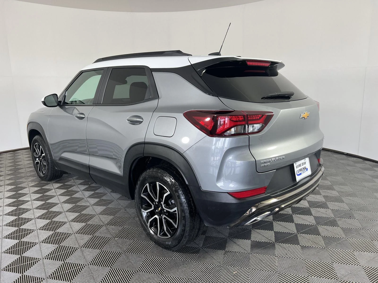 Used 2023 Sterling Gray Metallic Chevrolet ACTIV image 27