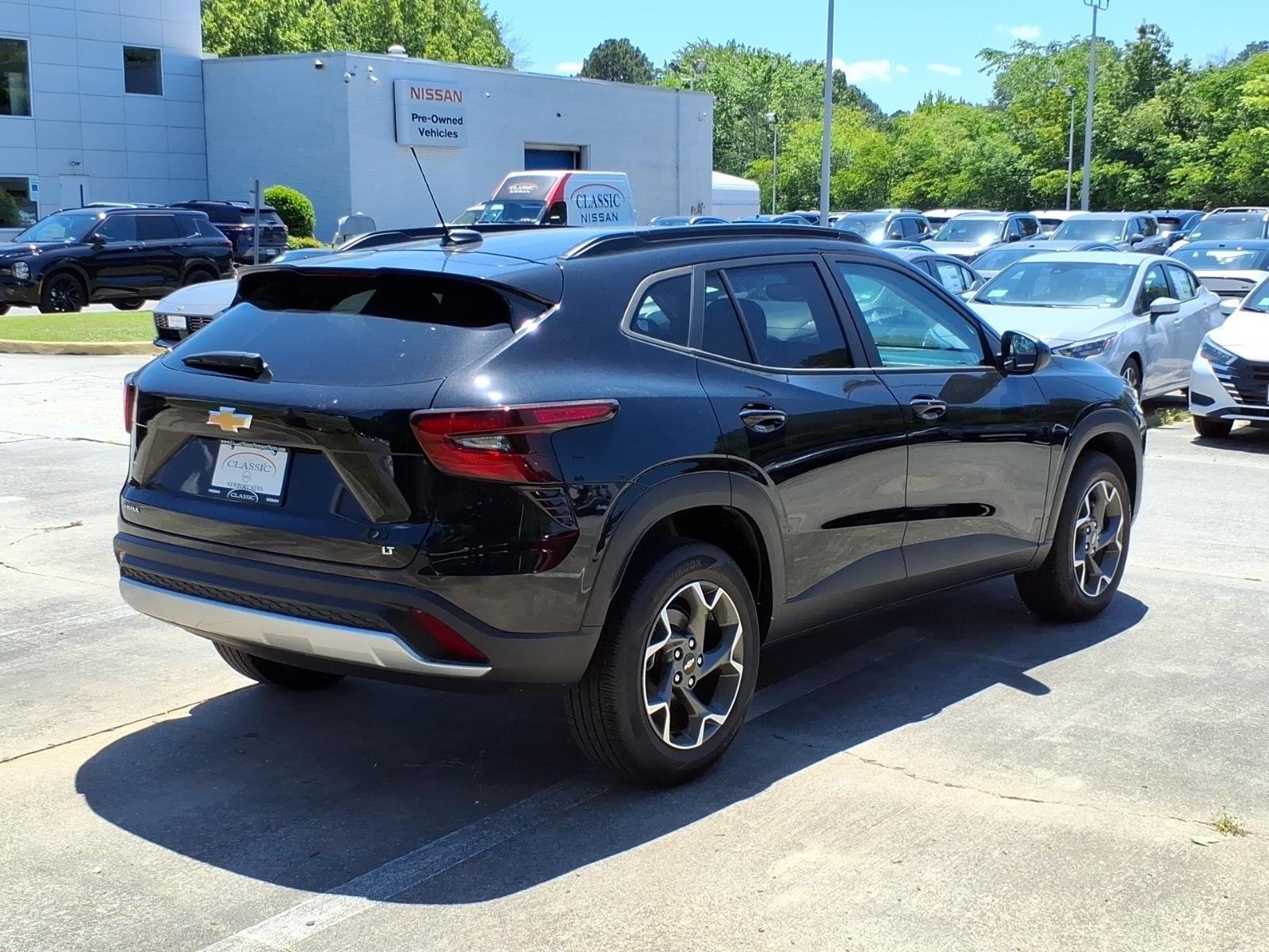 Used 2025 Mosaic Black Metallic Chevrolet LT image 7