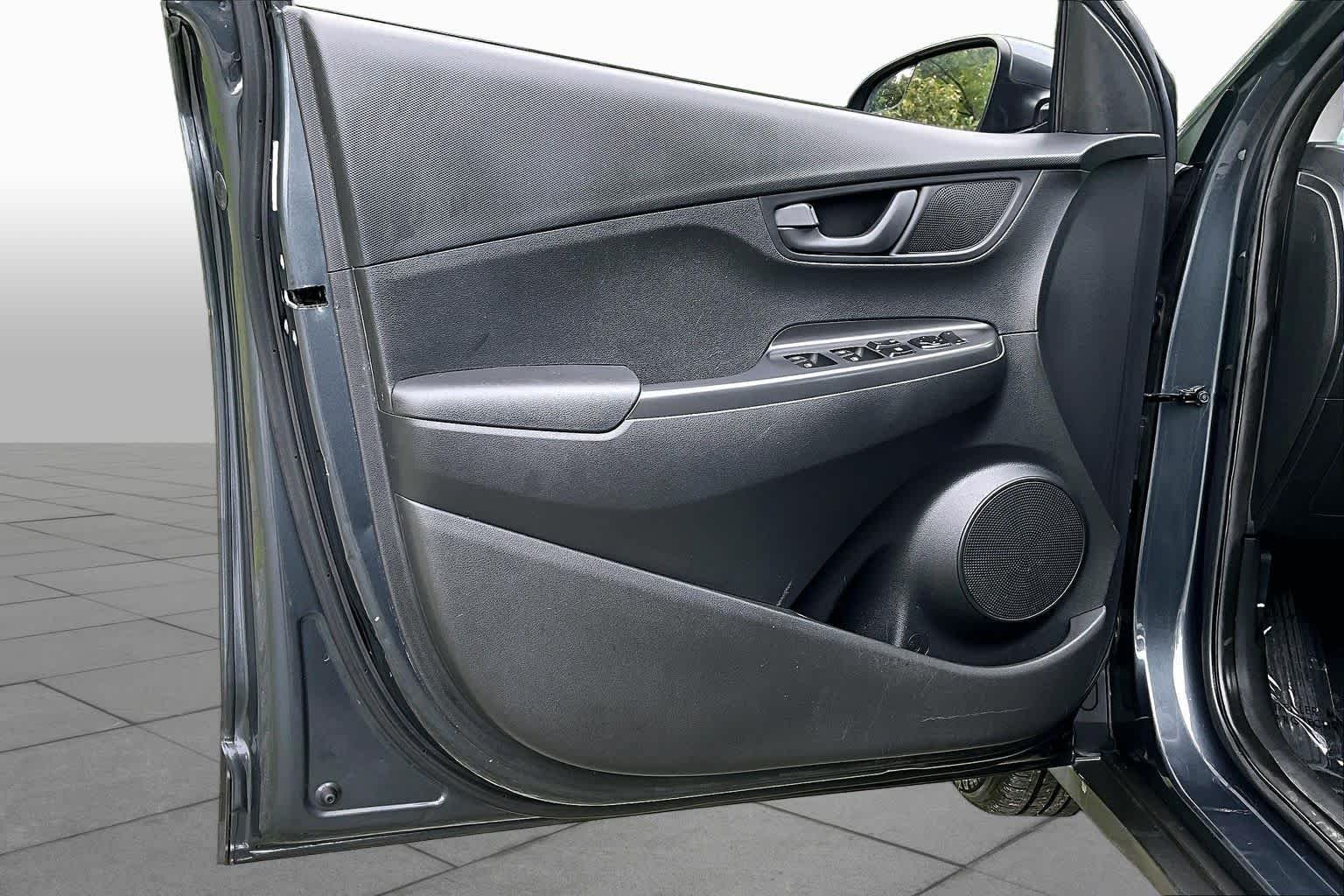 Used 2018 Thunder Gray Hyundai SE image 22
