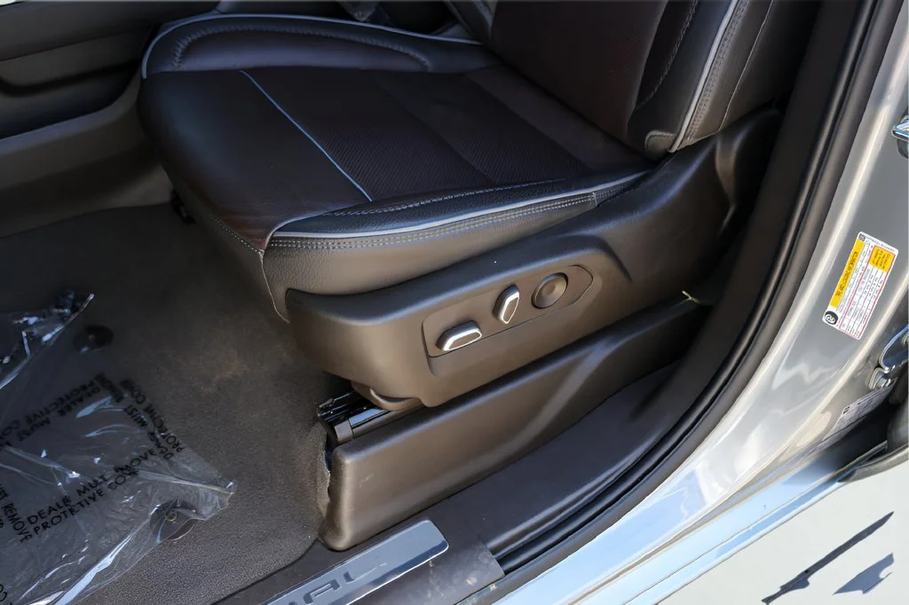 Used 2023 STERLING METALLIC GMC Denali image 11