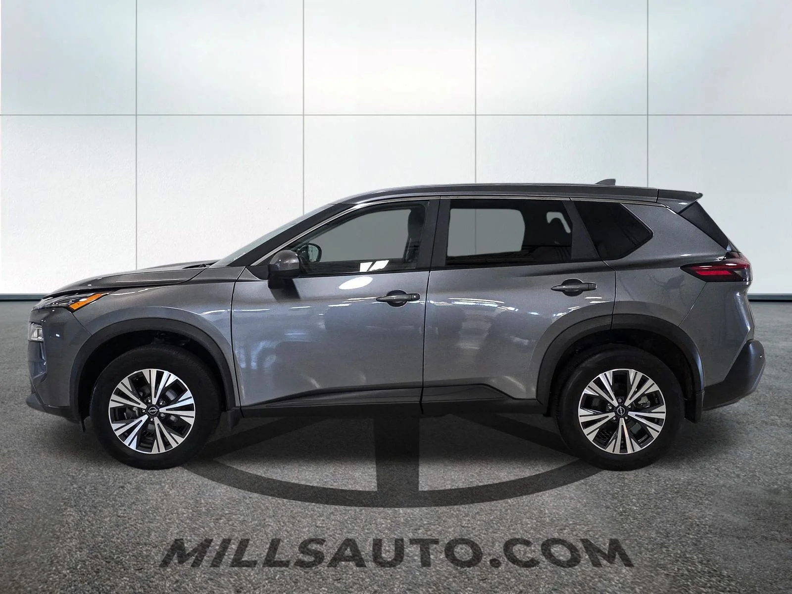 Used 2023 Gray Nissan SV image 3