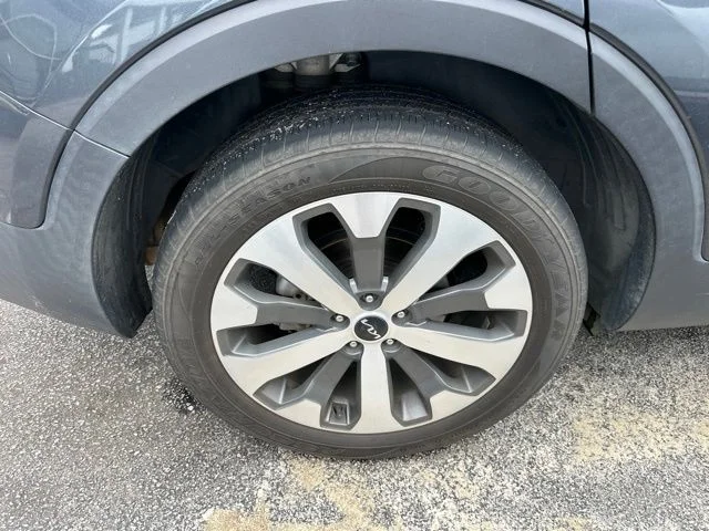Used 2022 Gray Kia S image 17