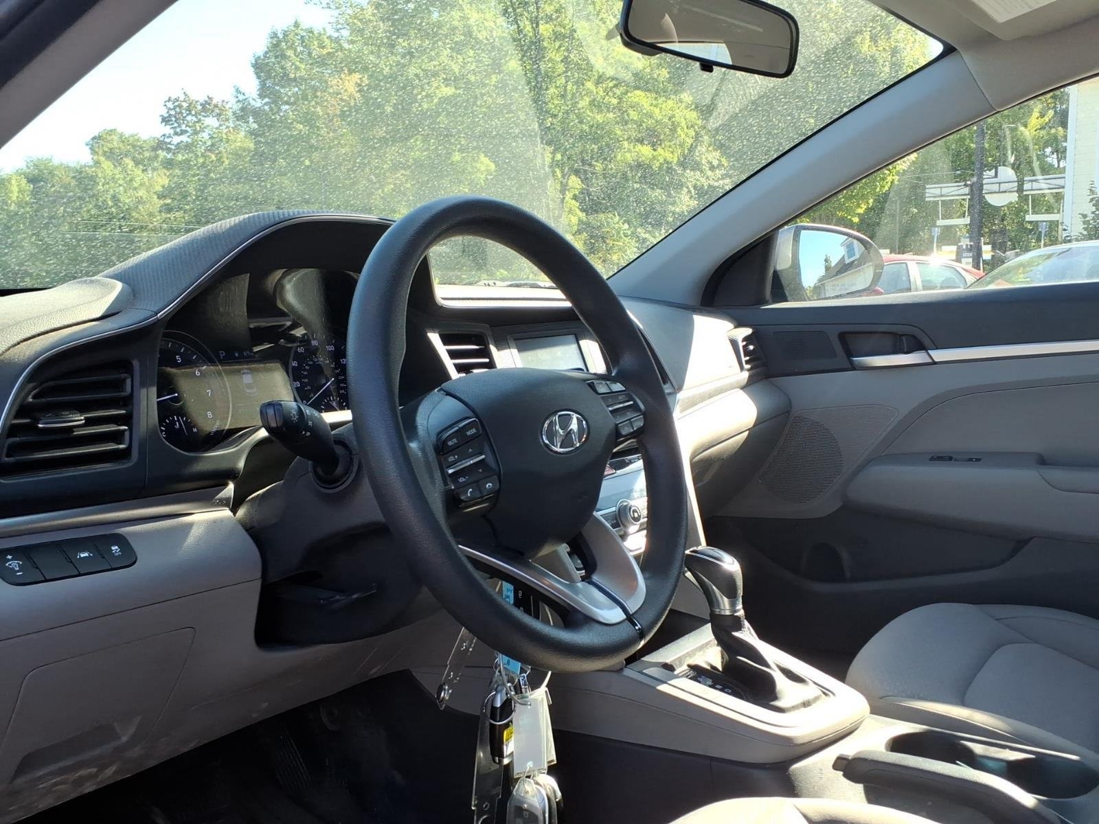 Used 2020 Fluid Metal Hyundai SE image 21