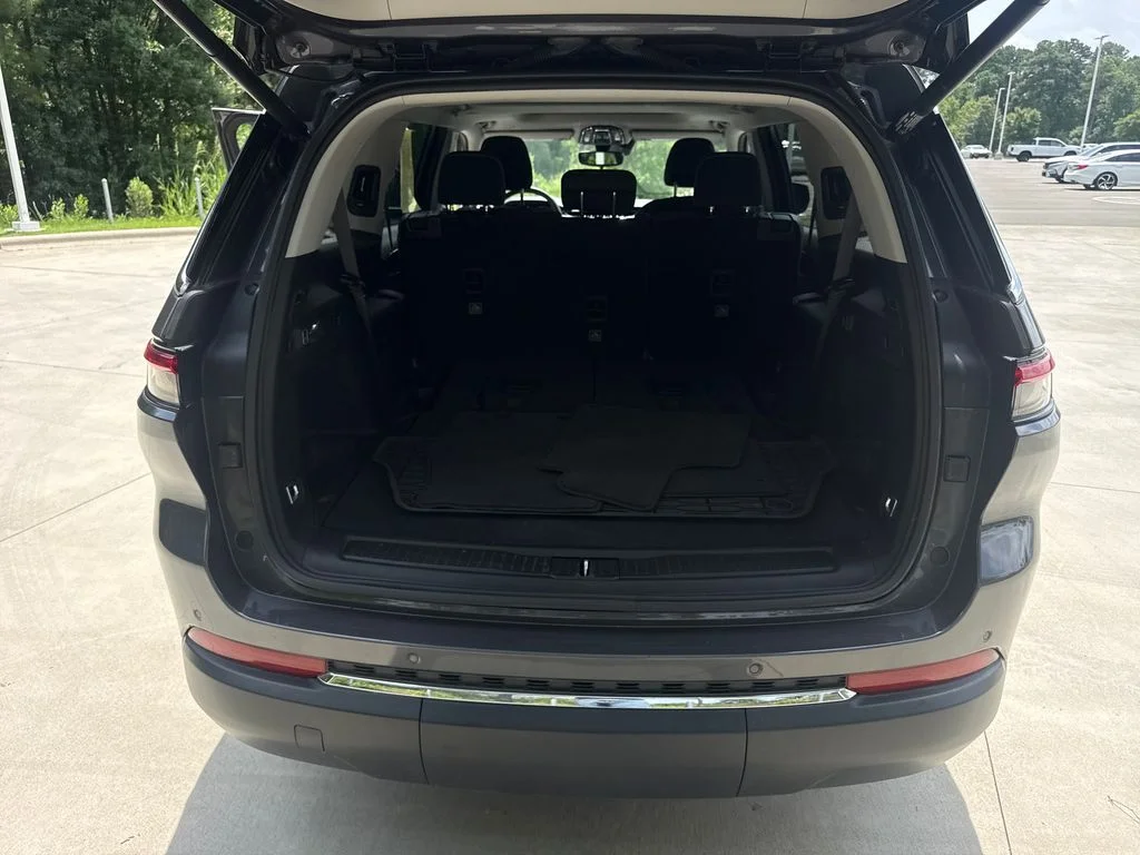 Used 2023 Gray Metallic Jeep Laredo image 33