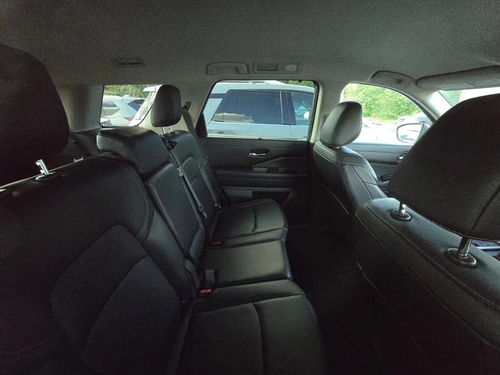 Used 2025 Gray Nissan SL image 8