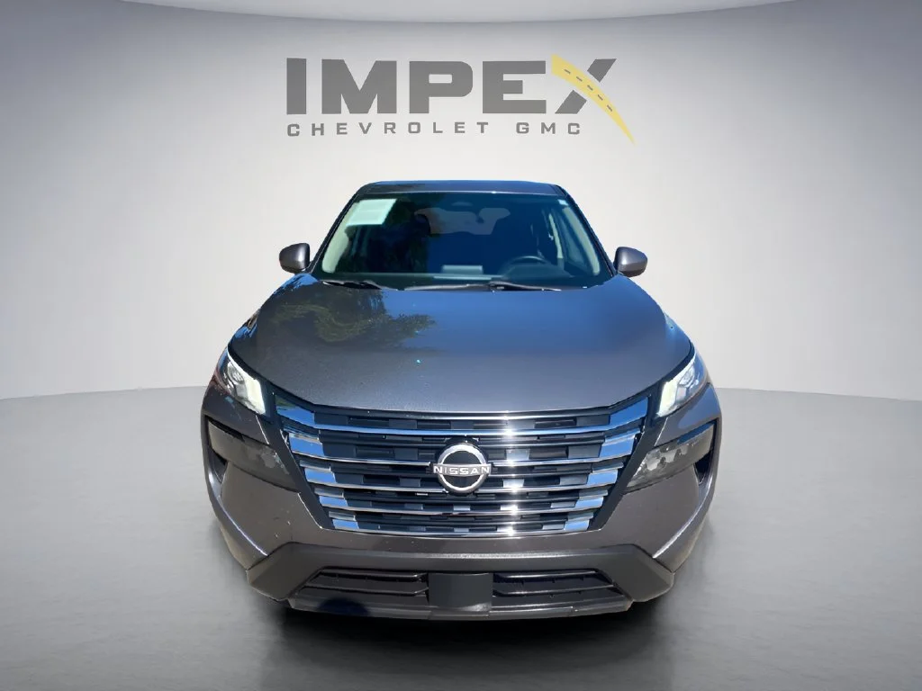 Used 2024 Gray Nissan SV image 8
