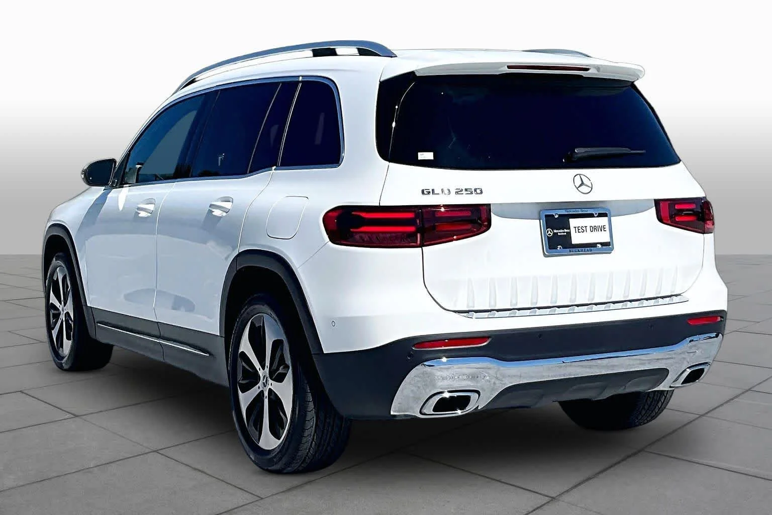 Used 2026 Polar White Mercedes-Benz GLB 250 image 11