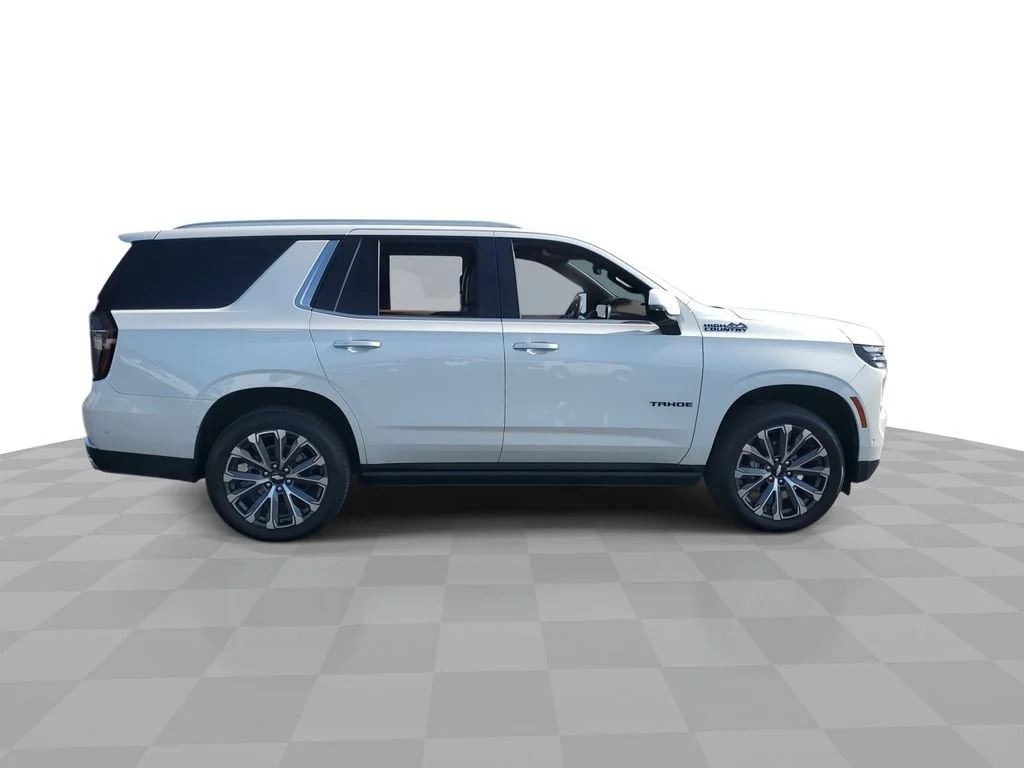 Certified Used 2025 Iridescent Pearl Tricoat Chevrolet High Country image 9