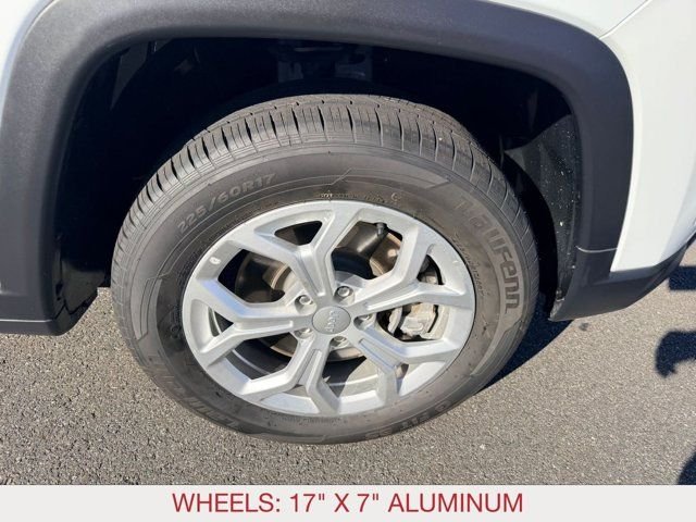 Used 2024 White Jeep Latitude image 8