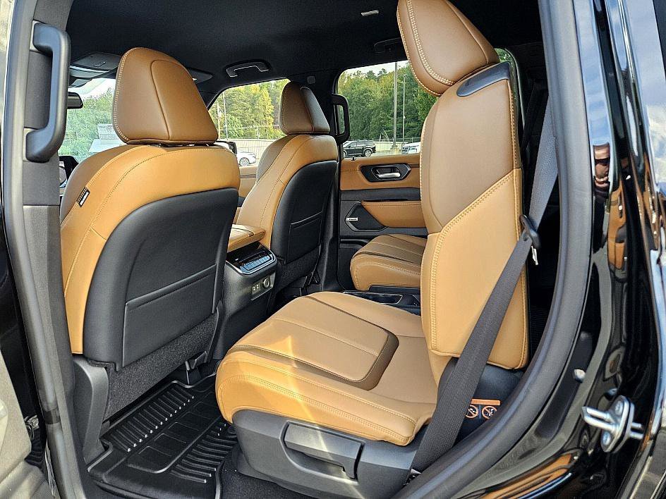 2026 Nissan Armada SL - Photo 8