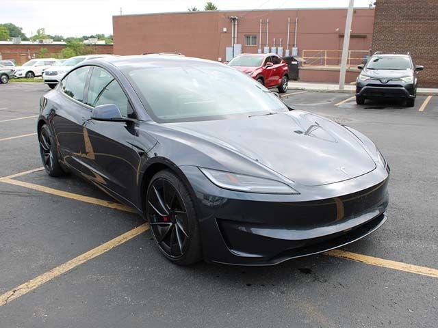 Used 2024  Tesla Performance image 4