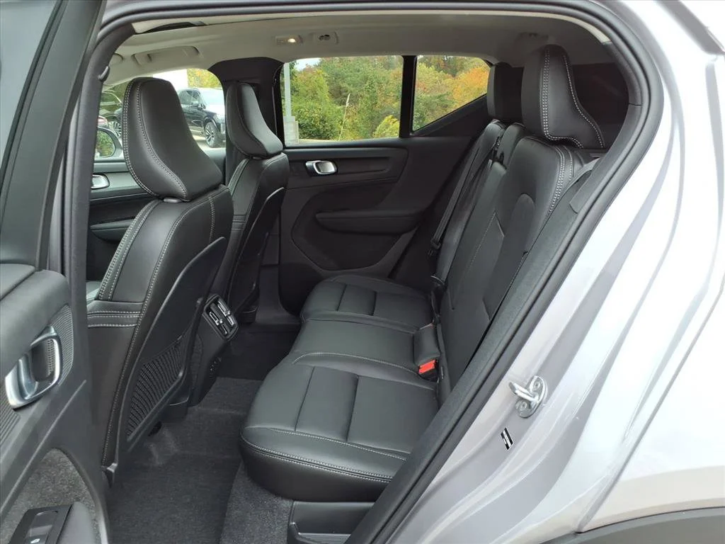 2026 Volvo XC40 Plus - Photo 11
