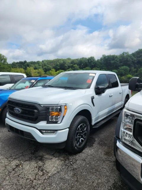 Used 2022 White Metallic Ford XLT image 1