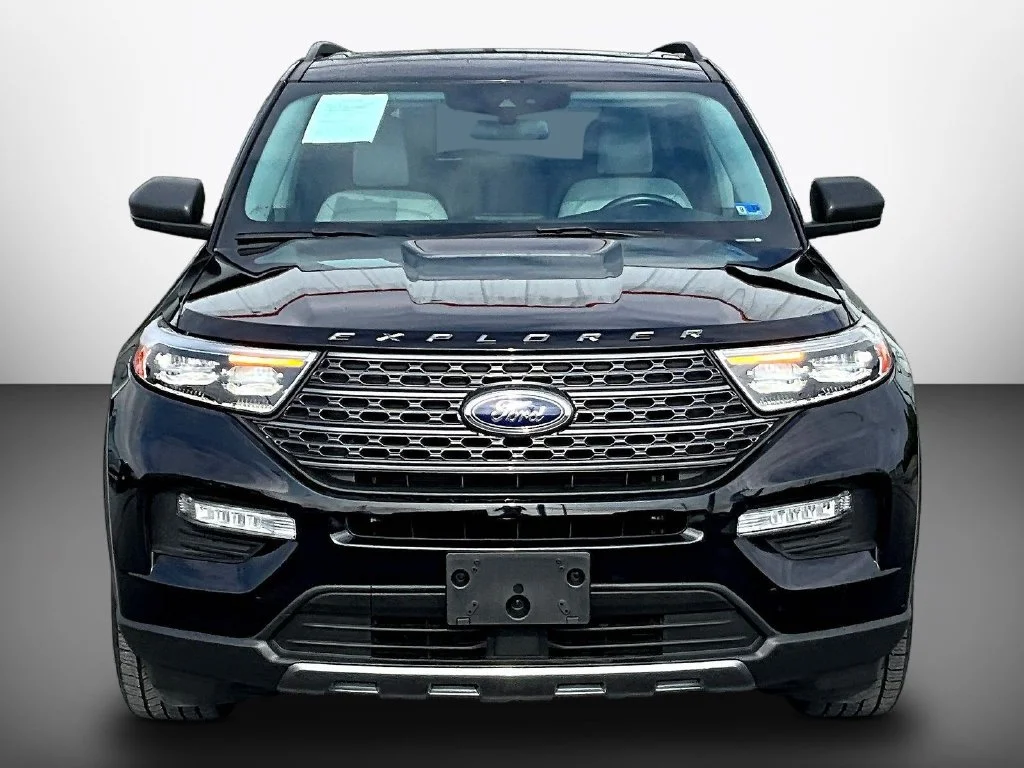Used 2021 Black Ford XLT image 2
