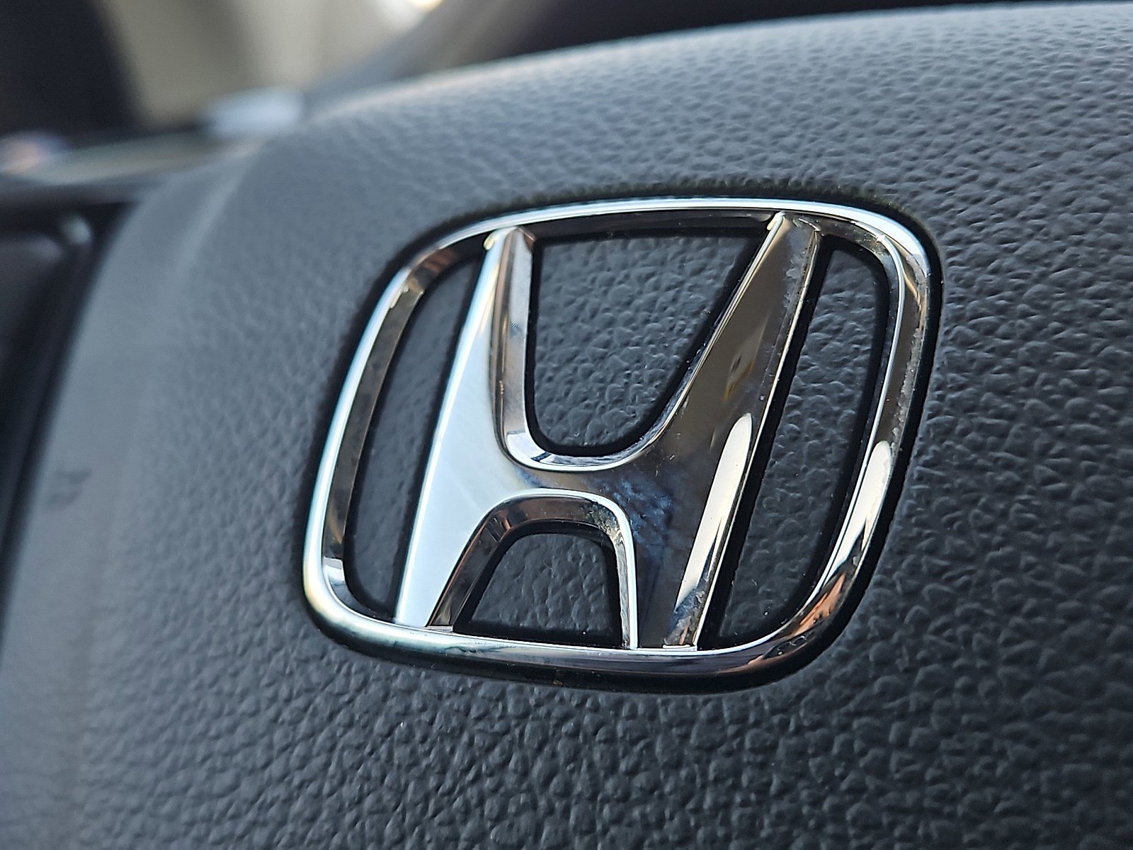 Used 2025 Platinum White Pearl Honda Touring image 30