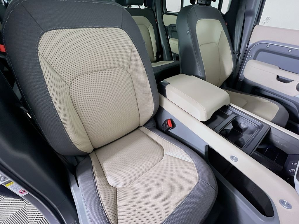 Used 2024 Eiger Gray Metallic Land Rover X-Dynamic SE image 30