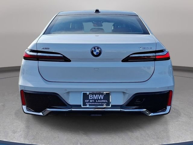 2026 BMW 7 Series 750e - Photo 5