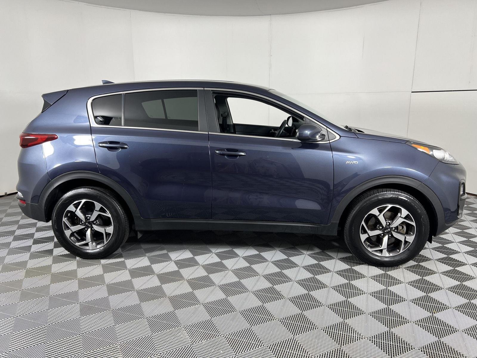 Used 2022 Pacific Blue Kia LX image 11