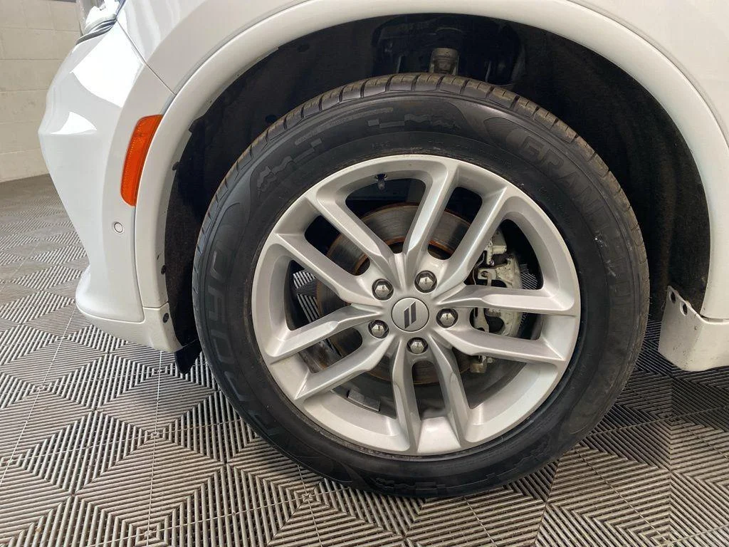 Used 2025 White Knuckle Clearcoat Dodge R/T Plus image 17