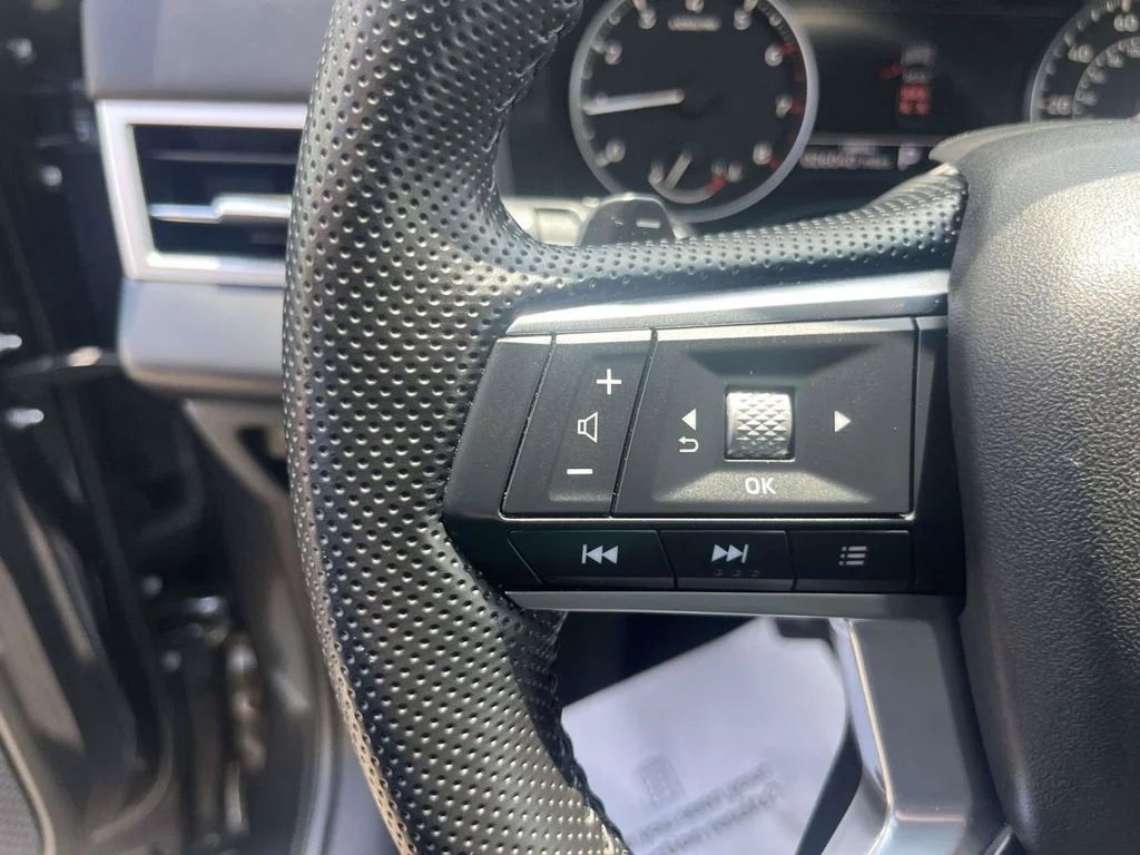 Used 2025 Gray Mitsubishi SE image 19