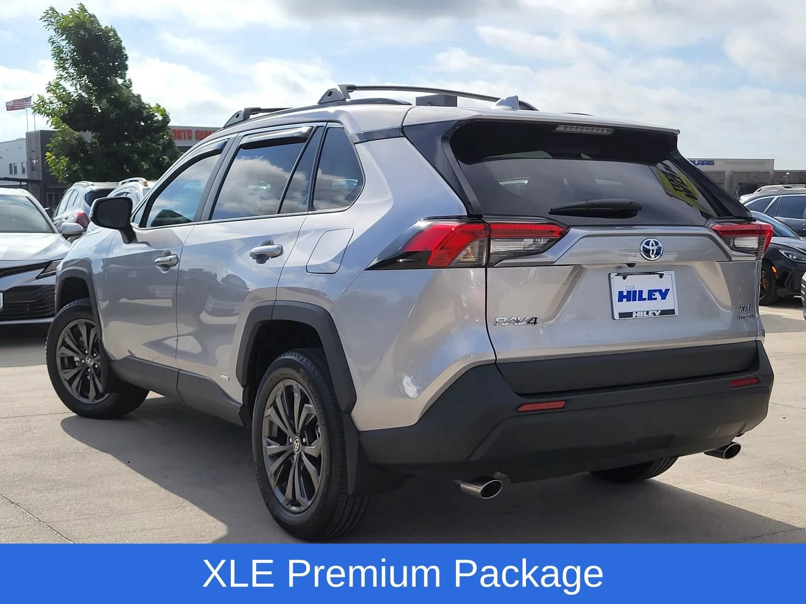 Used 2024 Silver Toyota XLE Premium image 3