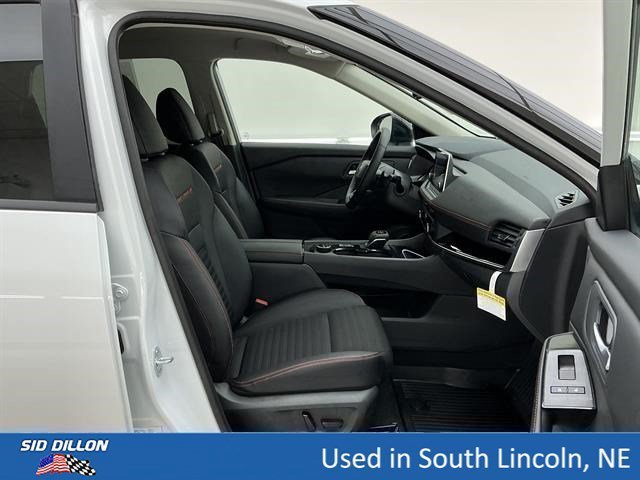 Used 2026 Everest White Pearl Tricoat Nissan Rock Creek image 25