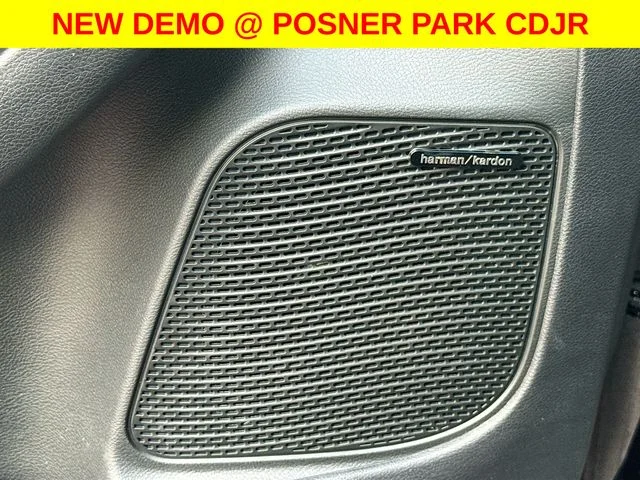New 2026 Diamond Black Crystal Pearl-Coat Exterior Paint Chrysler Limited image 19
