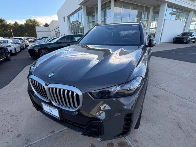 Used 2024 Gray BMW xDrive40i image 9