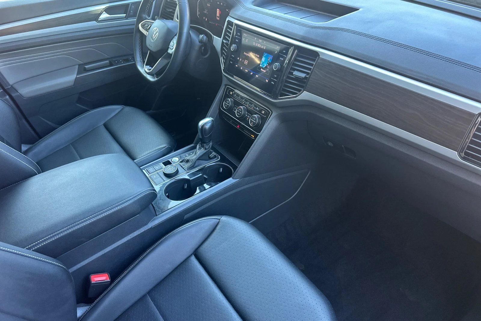 Used 2022  Volkswagen 3.6L V6 SE w/Technology image 18
