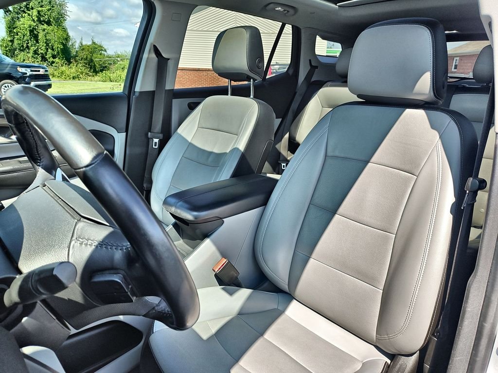 Used 2022 Silver GMC SLT image 11