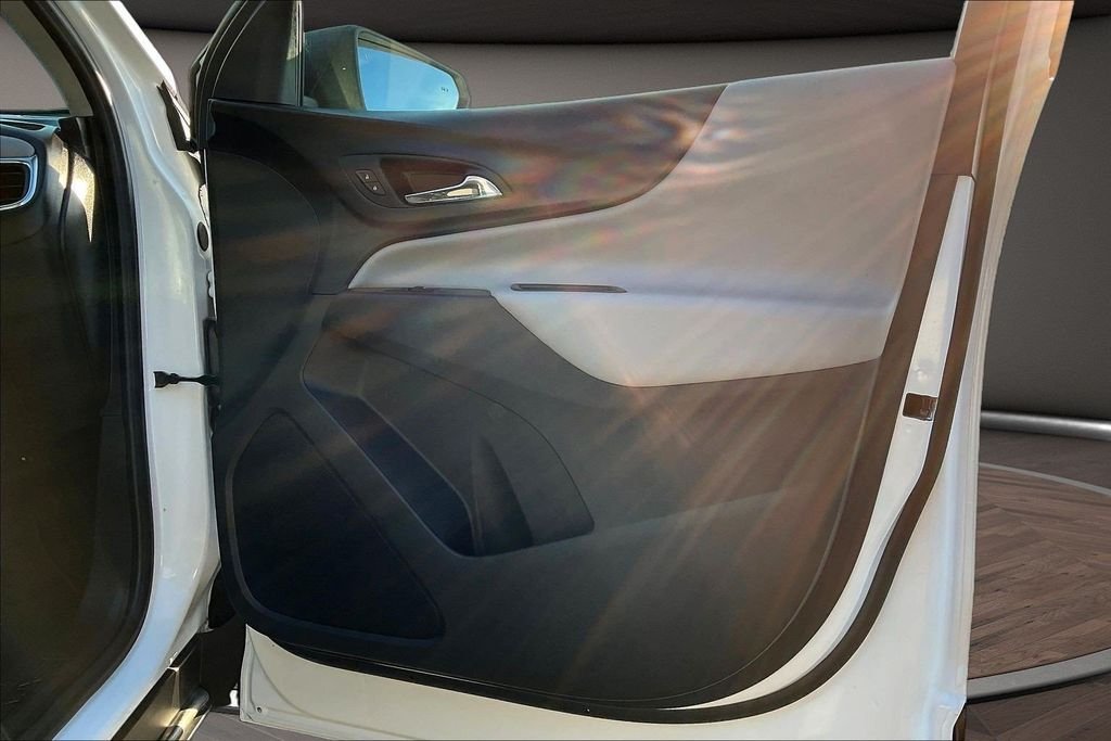 Used 2022 White Chevrolet LS image 31
