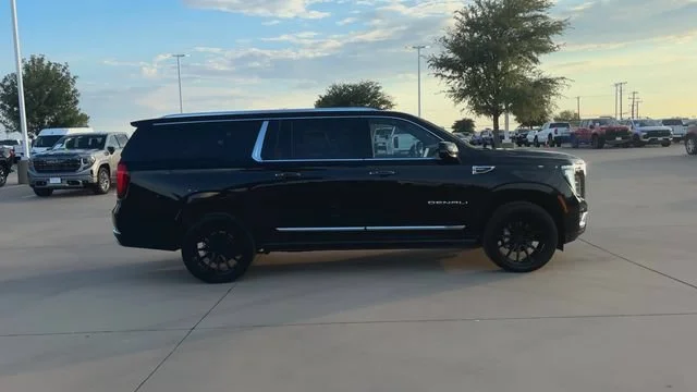 2026 GMC Yukon XL Denali - Photo 9