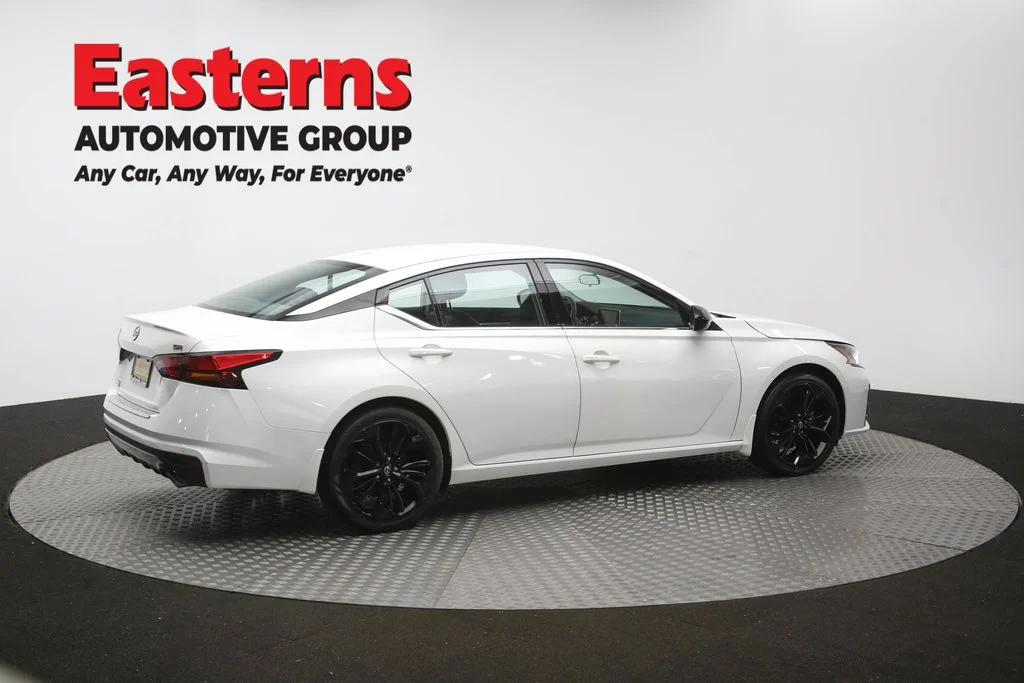 Used 2023 White Nissan 2.5 SR image 42