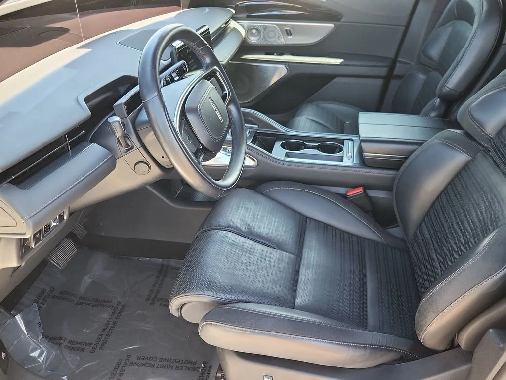 Used 2024 White Lincoln Reserve image 7