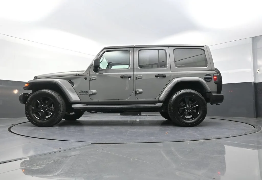 Used 2021 Gray Jeep Unlimited Sahara Altitude image 28