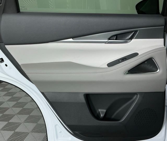 New 2027 White INFINITI LUXE image 17