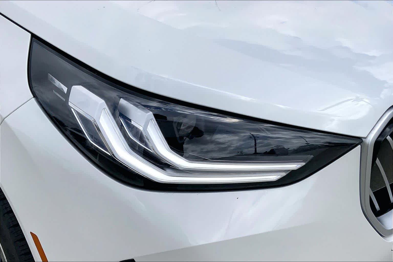 Used 2026 Mineral White Metallic BMW 30 xDrive image 13