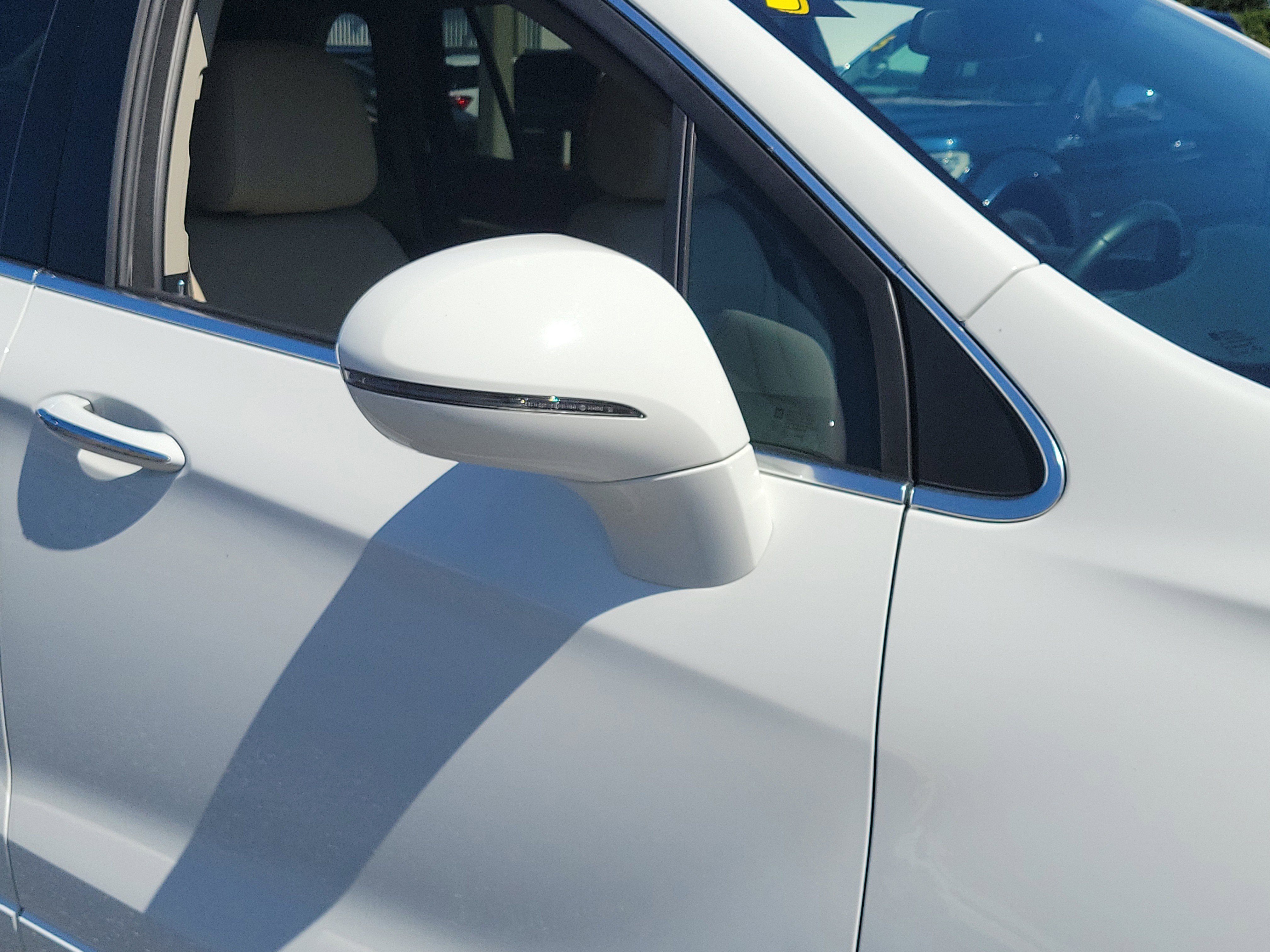 Used 2019 Summit White Buick Essence image 8