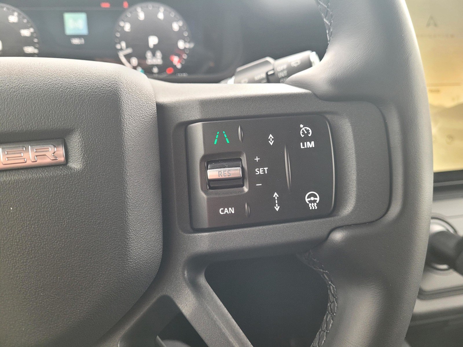 New 2026 Santorini Black Land Rover X-Dynamic SE image 24