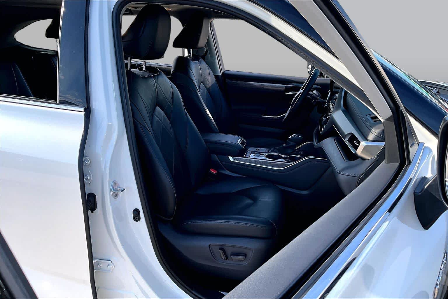 Used 2020 Blizzard Pearl Toyota Hybrid Platinum image 9