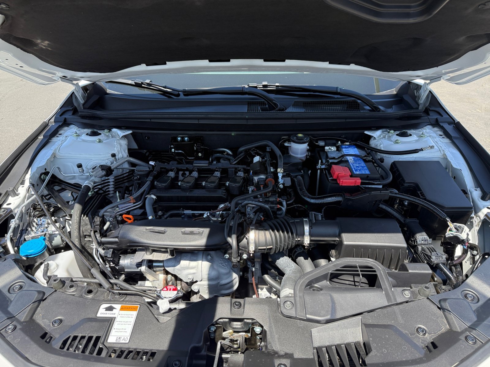 Used 2025 White Honda SE image 20