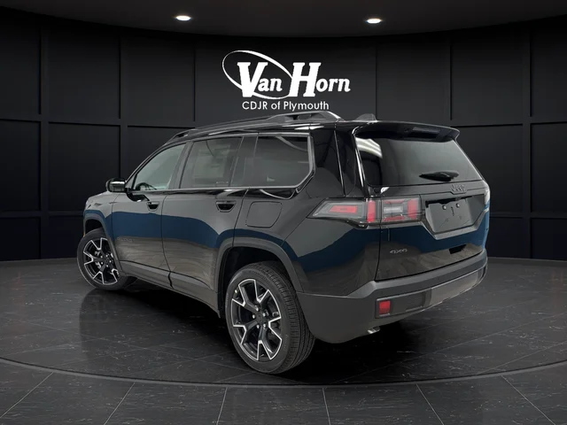 New 2026 Diamond Black Crystal Pearl-Coat Exterior Paint Jeep Limited image 5