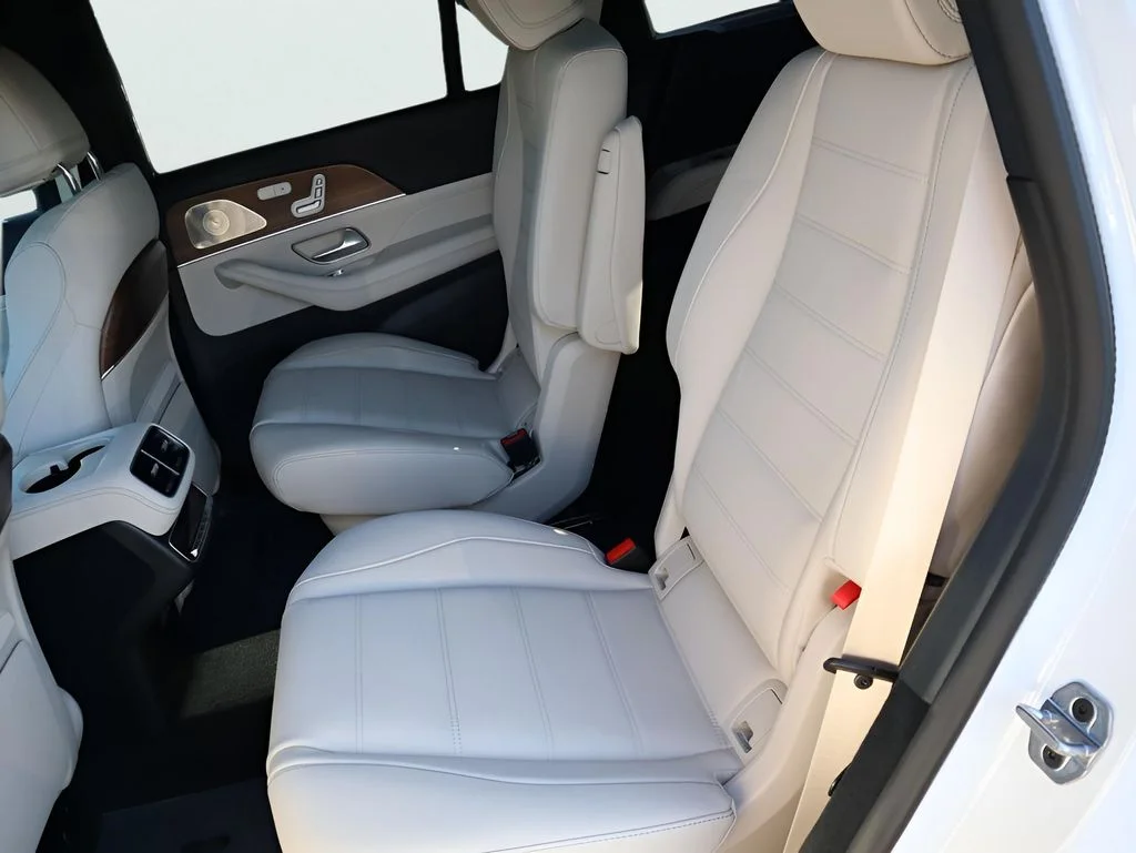New 2026 MANUFAKTUR Moonlight White Metallic Mercedes-Benz GLS 450 image 28