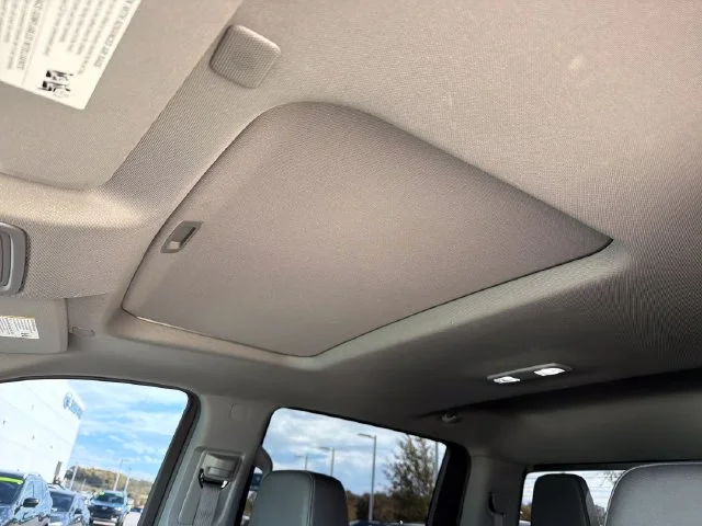 Used 2023 White GMC SLT image 18