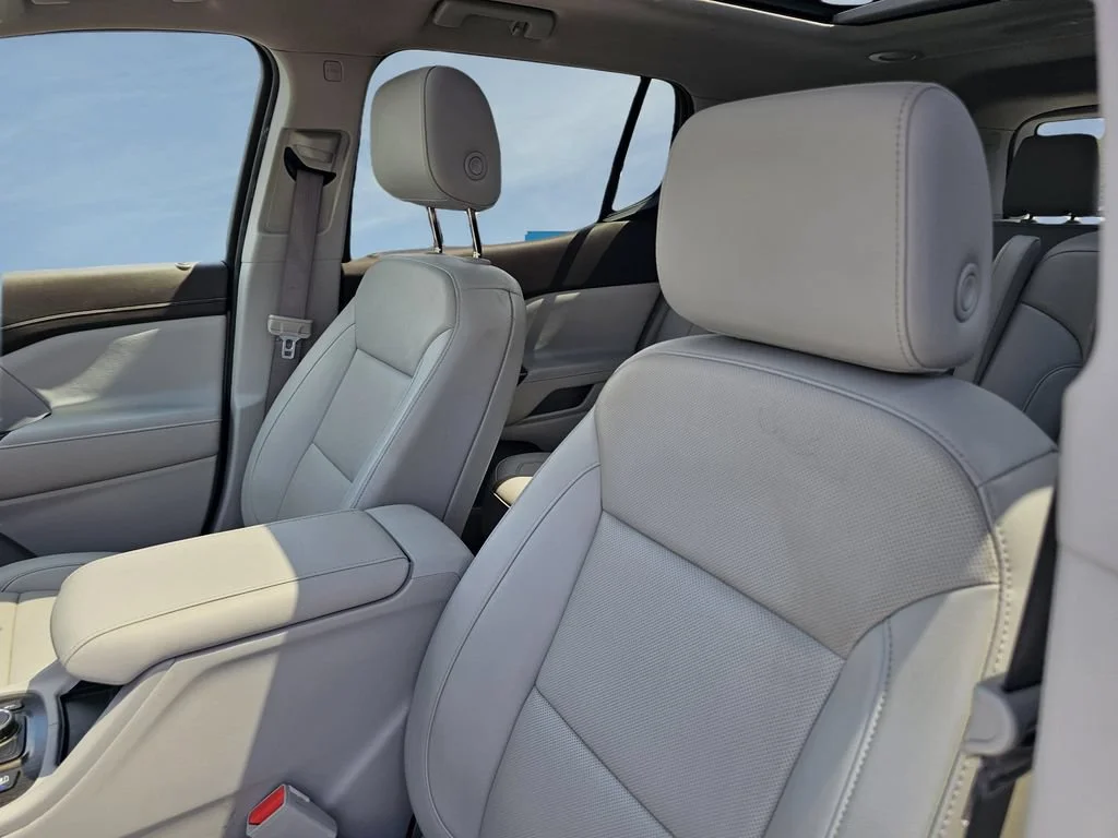 Used 2023 Summit White GMC SLT image 17