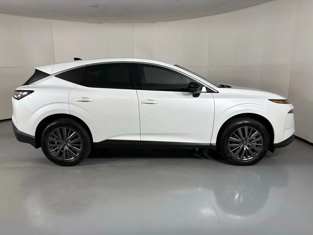 New 2026 White Nissan SL image 9